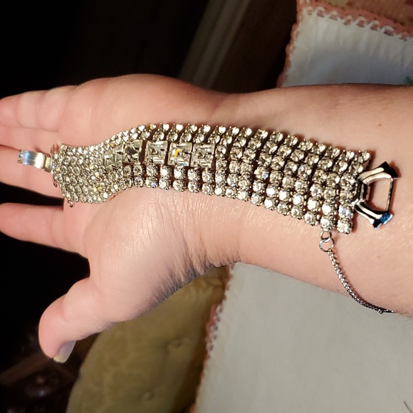 Weiss Rhinstone Bracelet - Picture 7 of 9